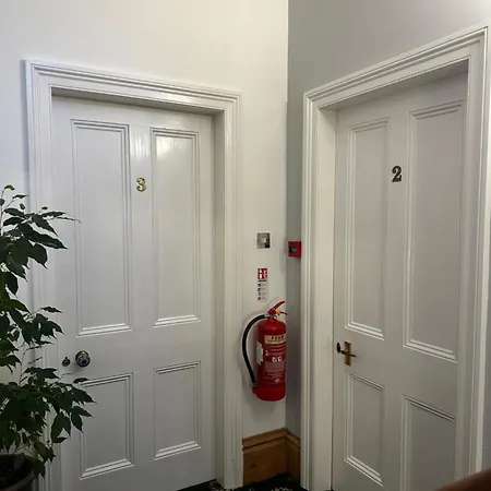 招待所 Bleak House *